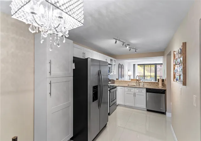 5th image of 16 Royal Palm Wy #302, Boca Raton, FL 33432 | MLS# F10524617