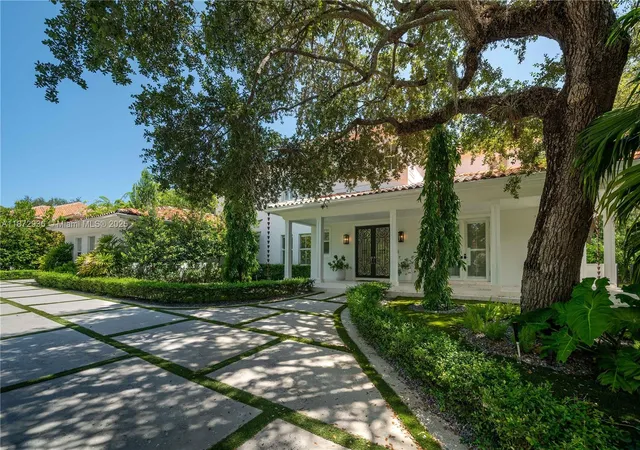 Single family home for sale at 680 Destacada Ave, Miami, FL 33156 | MLS# A11872936 | Listing updated on 2025-10-23
