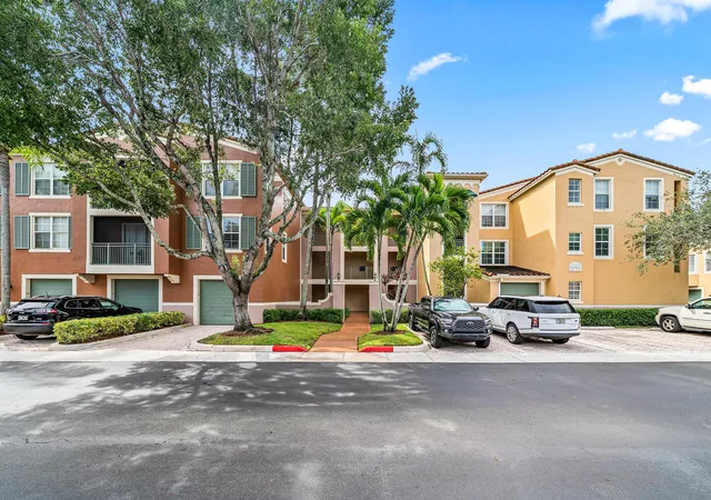 2nd image of 11720 St Andrews Pl #308, Wellington, FL 33414 | MLS# R11122484