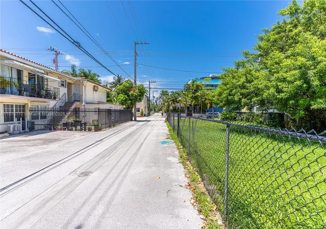 3rd image of 918 4Th St, Miami Beach, FL 33139 | MLS# A11875710