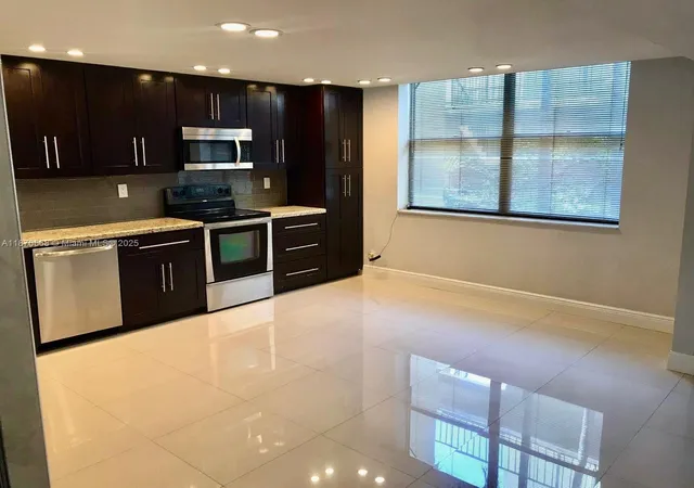 4th image of 20381 Ne 30Th Ave #206-7, Aventura, FL 33180 | MLS# A11876568