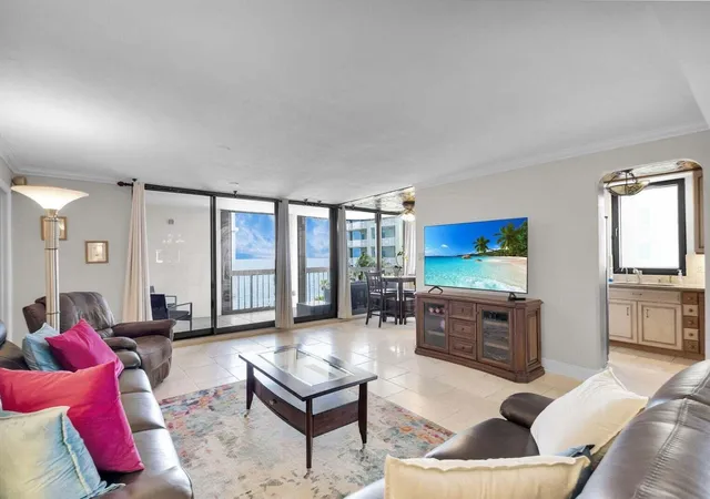 5th image of 5380 N Ocean Dr #5 B, Singer Island, FL 33404 | MLS# R11123242