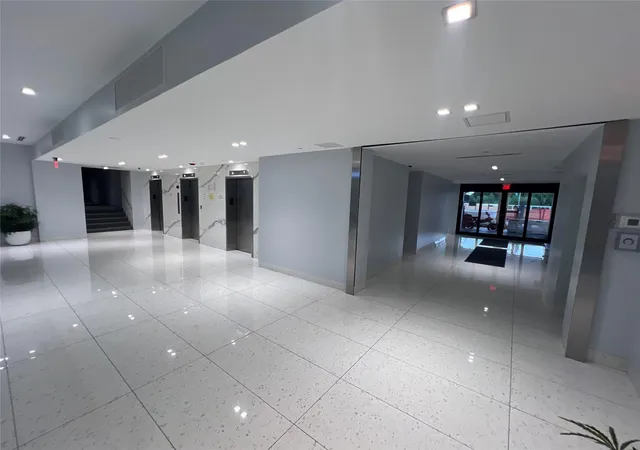 11th image of 20335 W Country Club Dr #1101, Aventura, FL 33180 | MLS# F10526577