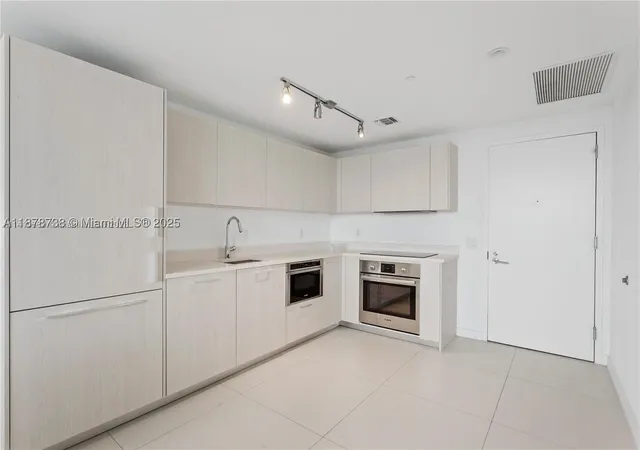 3rd image of 501 Ne 31 #1709, Miami, FL 33137 | MLS# A11878738