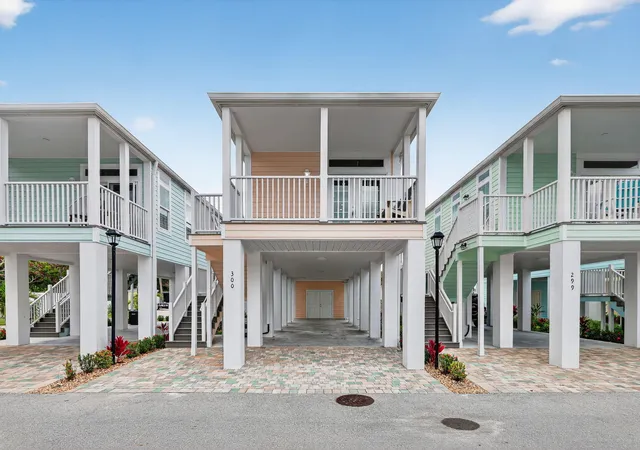 3rd image of 300 Ne Coastal Dr, Jensen Beach, FL 34957 | MLS# R11124018