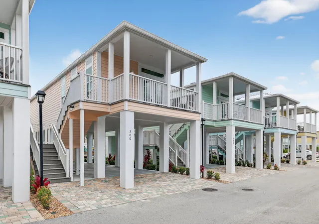 4th image of 300 Ne Coastal Dr, Jensen Beach, FL 34957 | MLS# R11124018