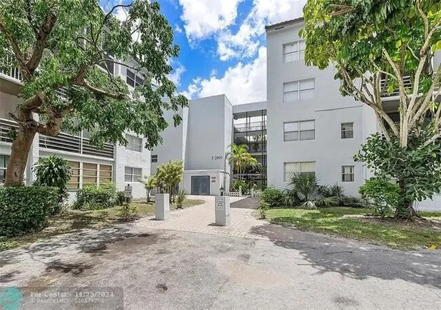 Homes for sale in Lauderdale Lakes, FL | 2800 Somerset Dr #201 J, Lauderdale Lakes, FL 33311 | MLS# F10526611