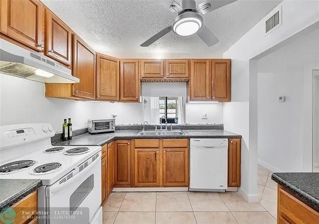 Homes for sale in Lauderdale Lakes, FL | 2800 Somerset Dr #201 J, Lauderdale Lakes, FL 33311 | MLS# F10526611