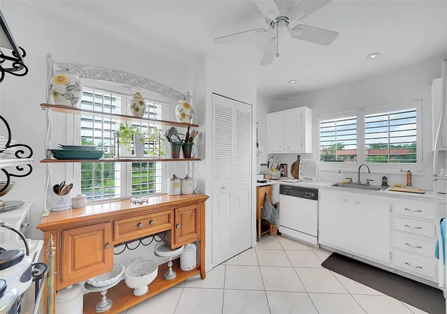 1st image of 9481 Sunrise Lakes Blvd #310, Sunrise, FL 33322 | MLS# F10526713