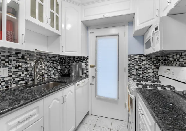 Listing Photo 5 - Condo for sale in building located at 350 Collins Ave, Miami Beach, FL 33139 - Unit #103