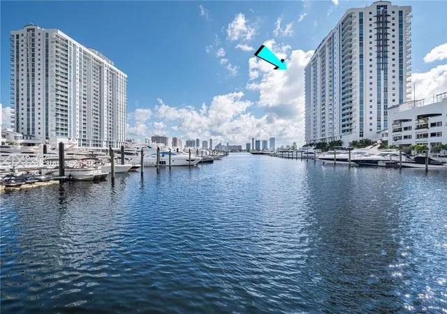 2nd image of 17111 Biscayne Blvd #2105 + 1 BOAT SLIP 100 ft, North Miami Beach, FL 33160 | MLS# F10525345