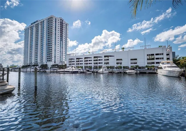 3rd image of 17111 Biscayne Blvd #2105 + 1 BOAT SLIP 100 ft, North Miami Beach, FL 33160 | MLS# F10525345