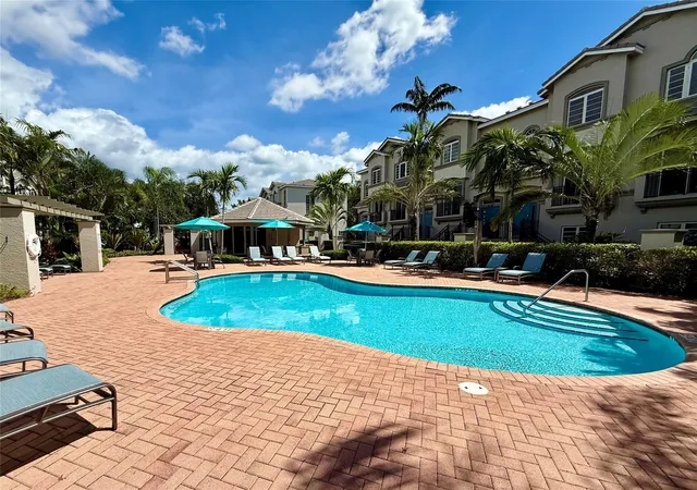 2nd image of 1951 Coral Heights Blvd #402, Fort Lauderdale, FL 33308 | MLS# F10527008