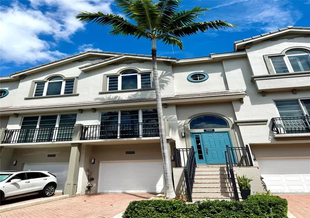 3rd image of 1951 Coral Heights Blvd #402, Fort Lauderdale, FL 33308 | MLS# F10527008