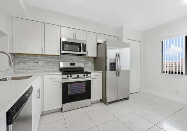 Homes for sale in Pompano Beach, FL | 2200 S Cypress Bend Dr #805, Pompano Beach, FL 33069 | MLS# F10525524