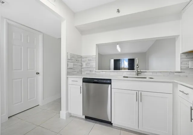 Homes for sale in Pompano Beach, FL | 2200 S Cypress Bend Dr #805, Pompano Beach, FL 33069 | MLS# F10525524