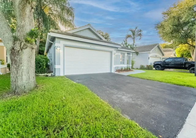 2nd image of 9220 Arborwood Cir, Davie, FL 33328 | MLS# F10525652