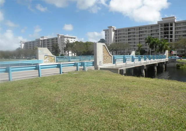 Homes for sale in Pompano Beach, FL | 4221 W Palm Aire Drive, Pompano Beach, FL 33069 | Houzeo