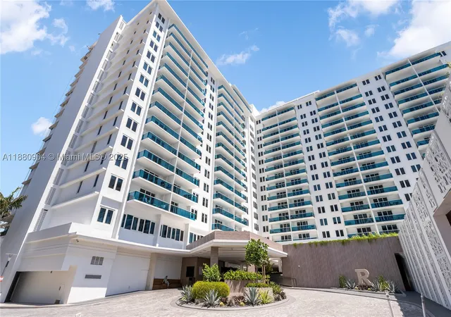 26th image of 2301 Collins Ave #1523-24, Miami Beach, FL 33139 | MLS# A11880904