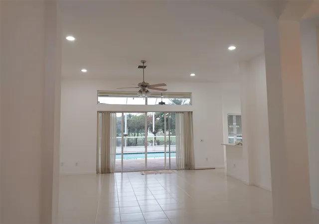4th image of 7042 Se Bay Hill Dr, Stuart, FL 34997 | MLS# F10527417