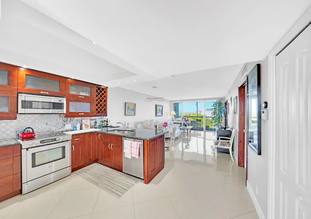 2nd image of 2940 N Crse Dr, Pompano Beach, FL 33069