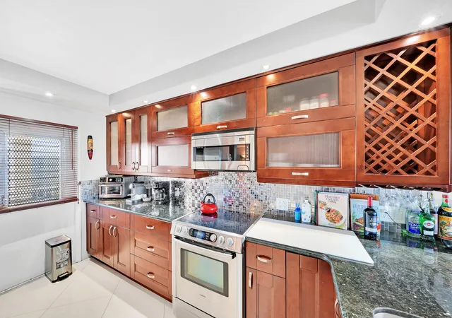 4th image of 2940 N Crse Dr, Pompano Beach, FL 33069