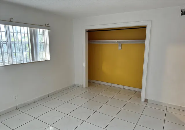2nd image of 5900 Nw 17Th Pl, Sunrise, FL 33313