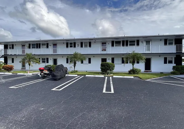 Homes for sale in Boynton Beach, FL | 1112 Lake Ter #207, Boynton Beach, FL 33426 | MLS# R11125898