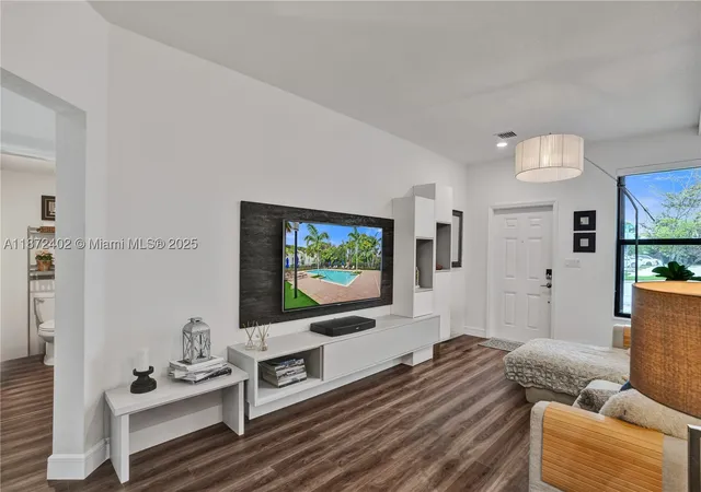 3rd image of 136 Sw 185Th Way, Pembroke Pines, FL 33029 | MLS# A11872402