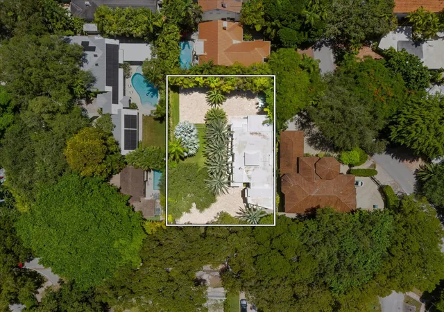 Homes for sale in Miami, FL | 3917 Sw 42nd Ave, Miami, FL 33146 | MLS# R11126274