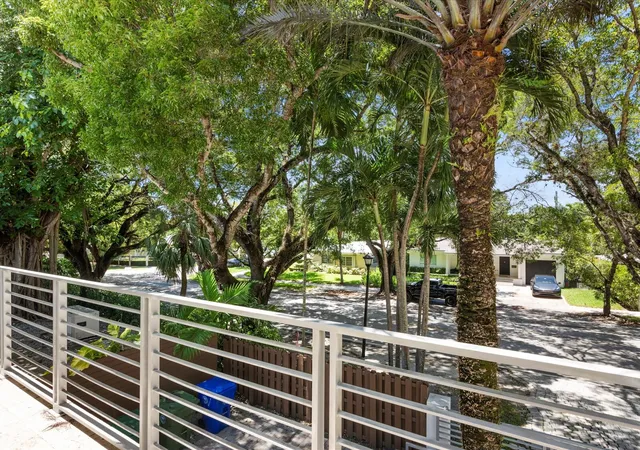 Homes for sale in Miami, FL | 3917 Sw 42nd Ave, Miami, FL 33146 | MLS# R11126274