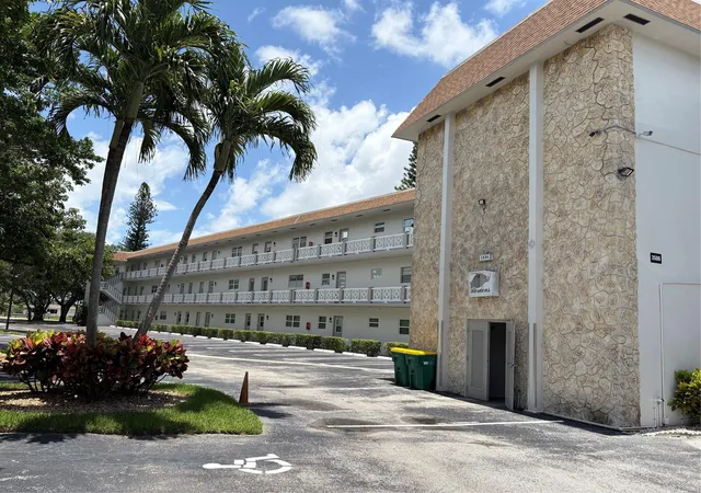 32nd image of 3506 Nw 49th Ave #604, Lauderdale Lakes, FL 33319 | MLS# F10528219