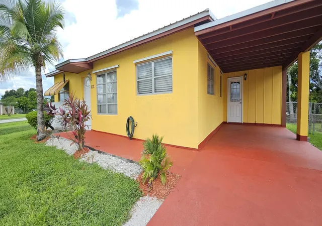 3rd image of 632 Sw 13Th St, Belle Glade, FL 33430 | MLS# R11126683