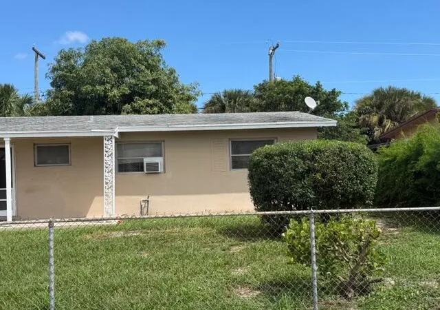3rd image of 1441 8Th St, West Palm Beach, FL 33401 | MLS# R11126997