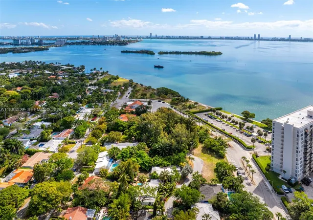10th image of 895 Ne 70th St, Miami, FL 33138 | MLS# A11883522