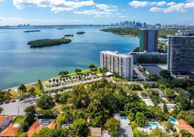 4th image of 895 Ne 70Th St, Miami, FL 33138 | MLS# A11883522