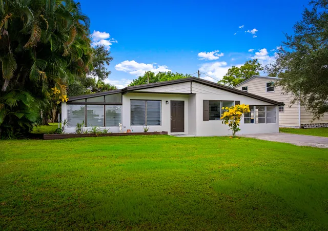 1st image of 2904 Se Bamboo St, Stuart, FL 34997 | MLS# R11127315