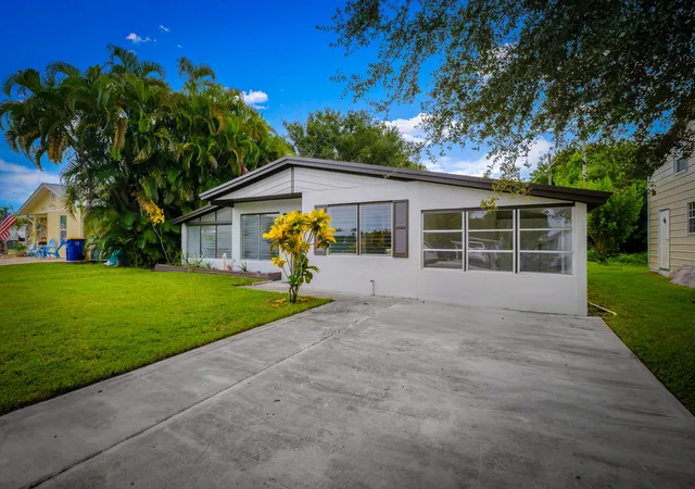 4th image of 2904 Se Bamboo St, Stuart, FL 34997 | MLS# R11127315