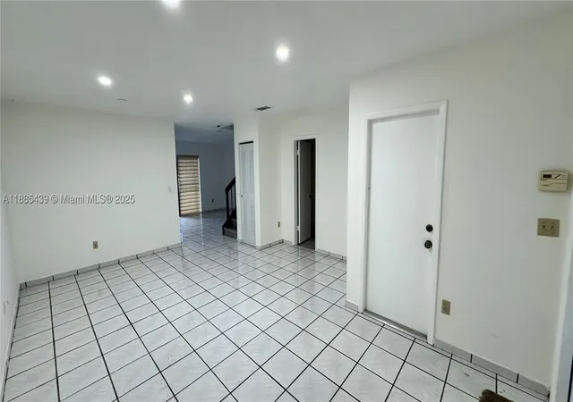 2nd image of 2531 W 60Th Pl, Hialeah, FL 33016