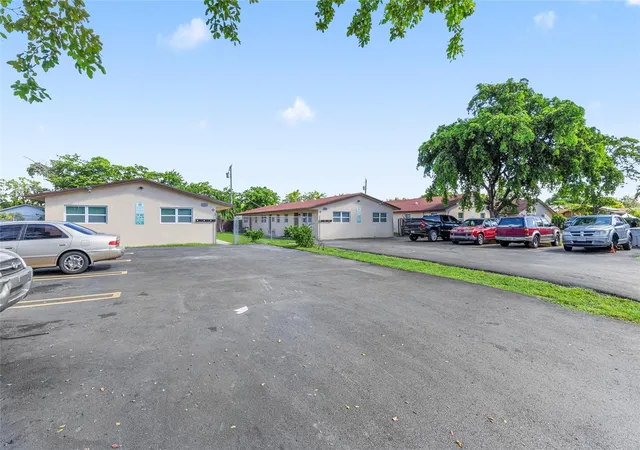 2nd image of 237 Nw 12th Ct, Pompano Beach, FL 33060 | MLS# F10527051