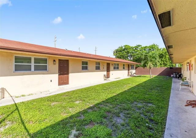 3rd image of 237 Nw 12Th Ct, Pompano Beach, FL 33060 | MLS# F10527051