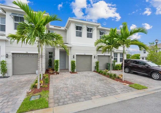 3rd image of 110 Sw 171St Way, Pembroke Pines, FL 33027 | MLS# A11885892