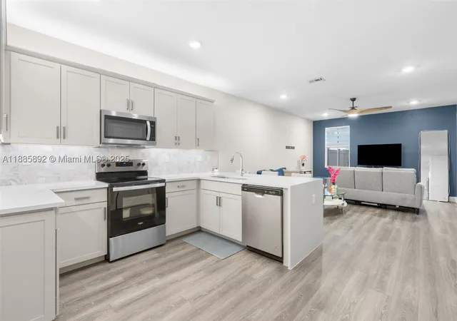 5th image of 110 Sw 171St Way, Pembroke Pines, FL 33027 | MLS# A11885892