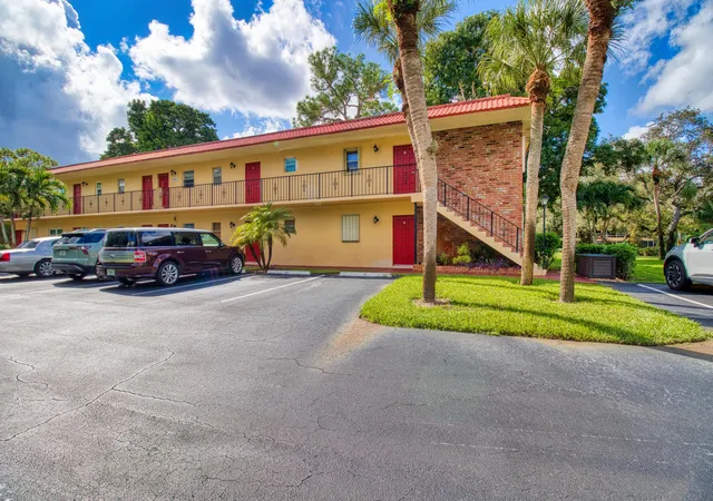 Homes for sale in Stuart, FL | 1911 Sw Palm City Rd #J, Stuart, FL 34994 | MLS# R11127585