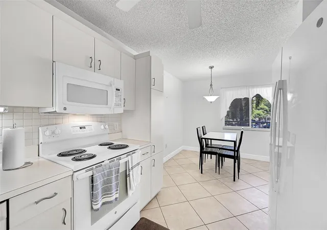 3rd image of 10133 Nw 24Th Pl, Sunrise, FL 33322