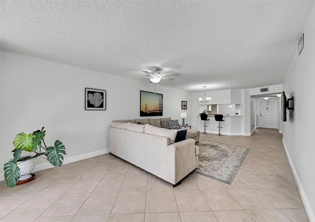 4th image of 10133 Nw 24Th Pl, Sunrise, FL 33322