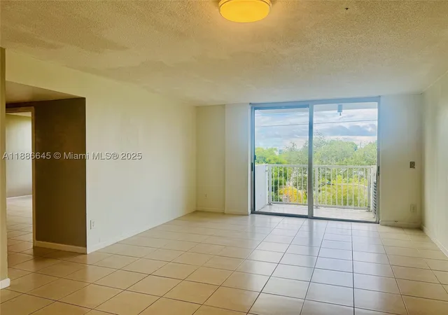 5th image of 2000 Ne 135Th St #403, North Miami, FL 33181 | MLS# A11886645