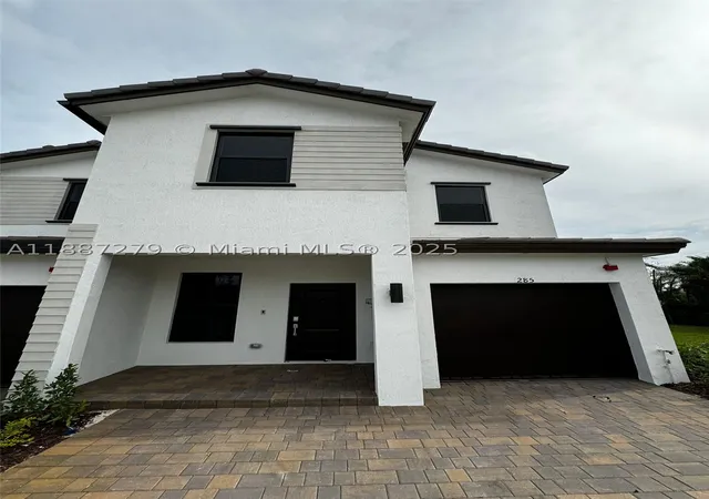 3rd image of 285 Sw 159Th Ln, Pembroke Pines, FL 33028 | MLS# A11887279