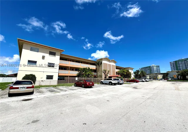 3rd image of 1885 Ne 121St St, Miami, FL 33181