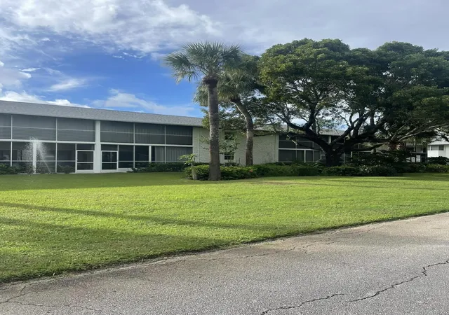 2nd image of 2 Garden St #106m, Tequesta, FL 33469 | MLS# R11128385